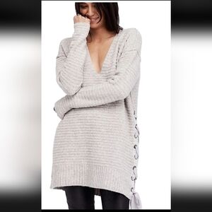 Free People Gray V-Neck Sweater Oversized M Heart It Laced size M